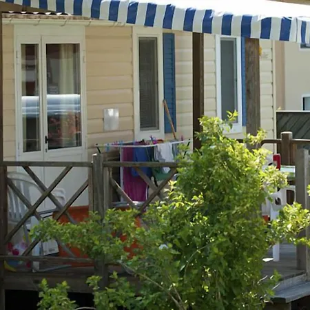 Europarcs & Mobilehomes De Luxe Апартаменты *
